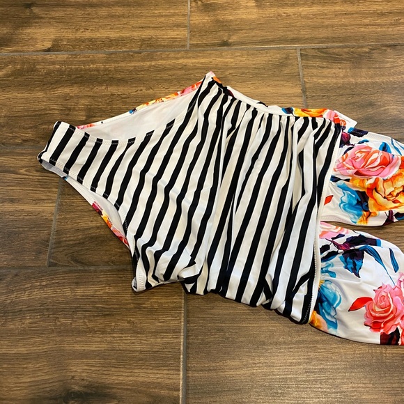 NWT “Cupshe” swimsuit - Picture 3 of 4